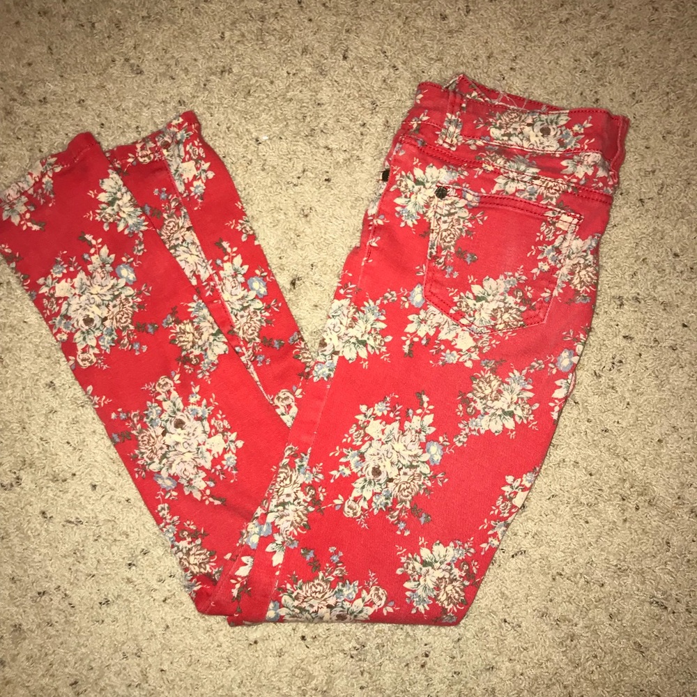 Floral faded red skinny jeggings!